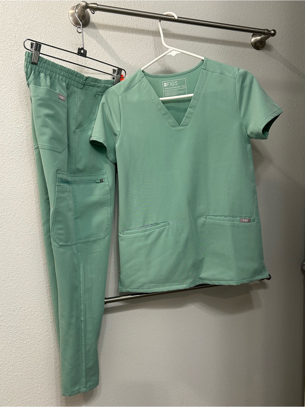 FIGS JADE Casma scrub top & bottom Set